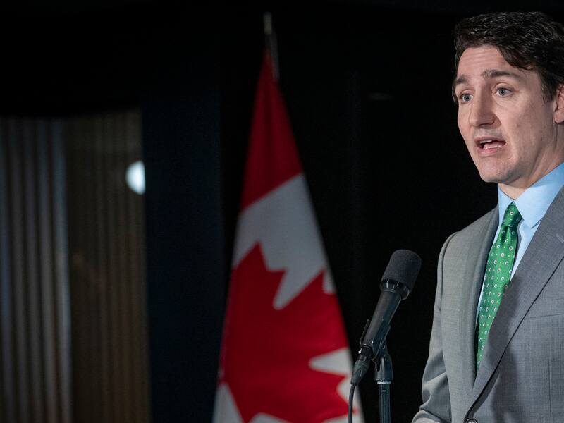 les maires des grandes villes canadiennes pressent justin trudeau d'agir rapidement pour débloquer des fonds consacrés au logement. cette demande vise à lutter contre la crise du logement et à améliorer l'accès à des logements abordables pour tous. découvrez les enjeux et les attentes des municipalités face à cette problématique cruciale.