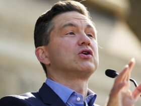 découvrez les enjeux de la bataille entre pierre poilievre et le npd lors des prochaines élections. analyse des stratégies, des candidats et des répercussions sur l'avenir politique canadien.
